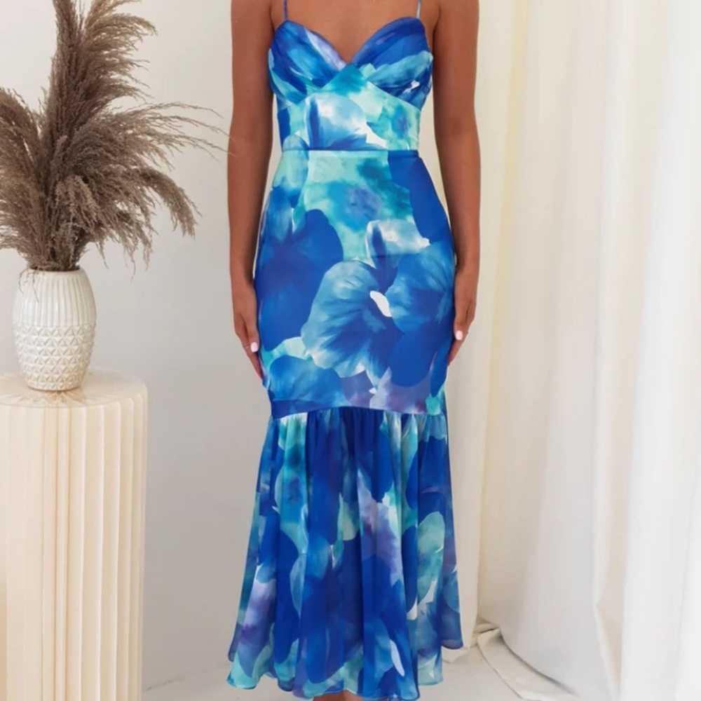 Hello Molly Gorgeous Event Dress - Picture 2 of 9